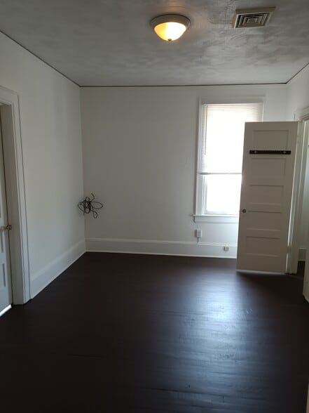 Building Photo - 1552 Lewis St