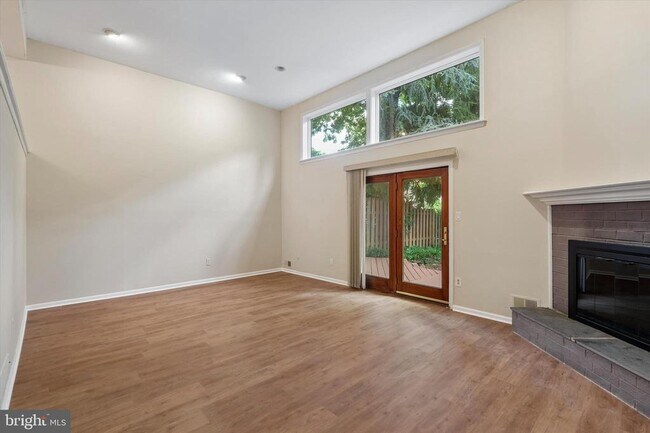 Building Photo - 156 Eaton Dr