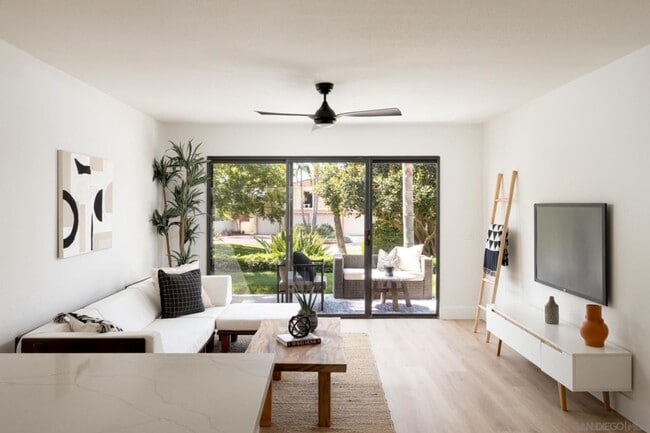 Building Photo - Beautifully remodeled home in the desirabl...