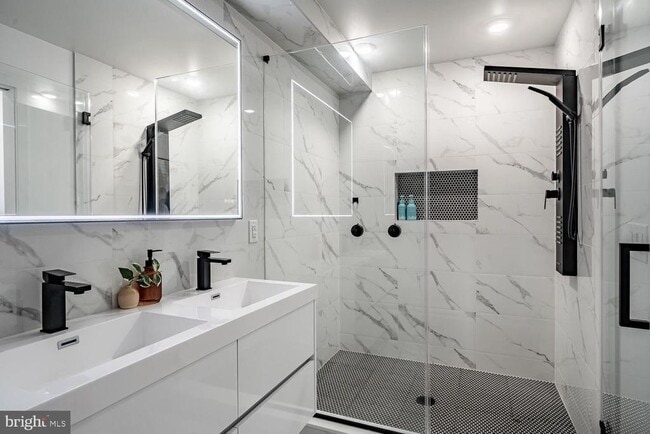 Building Photo - 2607 E Boston St