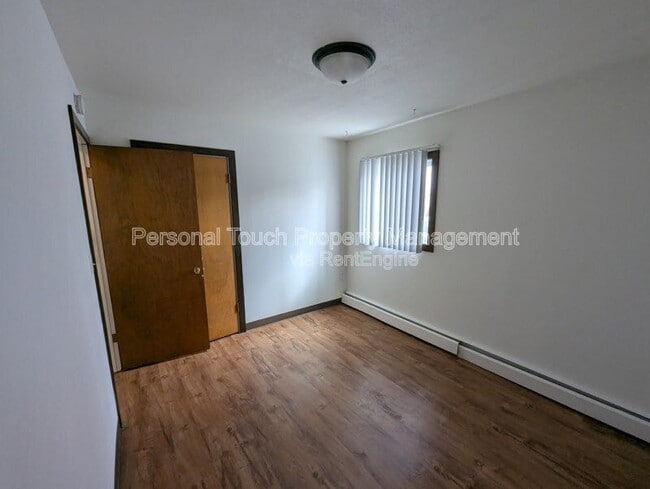 Building Photo - 541 2nd St N