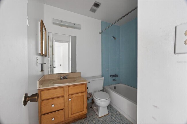 Building Photo - 1567 SE 27th St