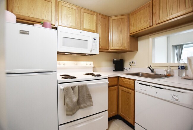 Building Photo - 555 E William St