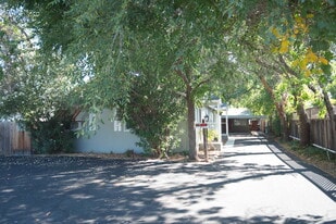Building Photo - 16 Pleasant Valley Dr