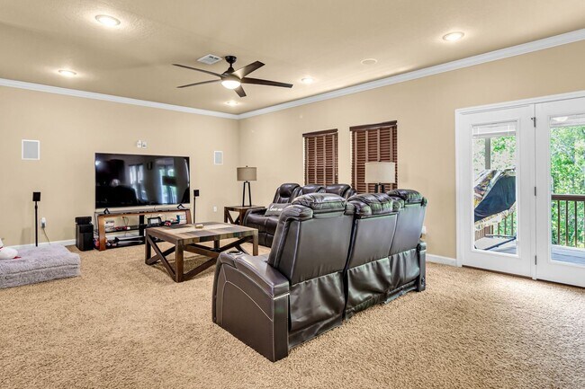 Building Photo - 5 Bedrooms in Crestview!!