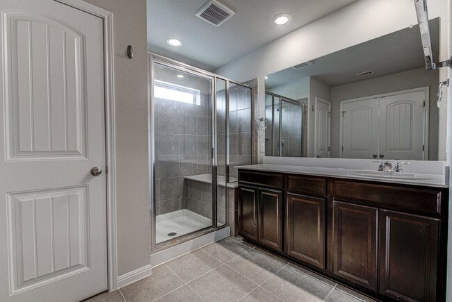 Building Photo - 159 Buckthorn Dr