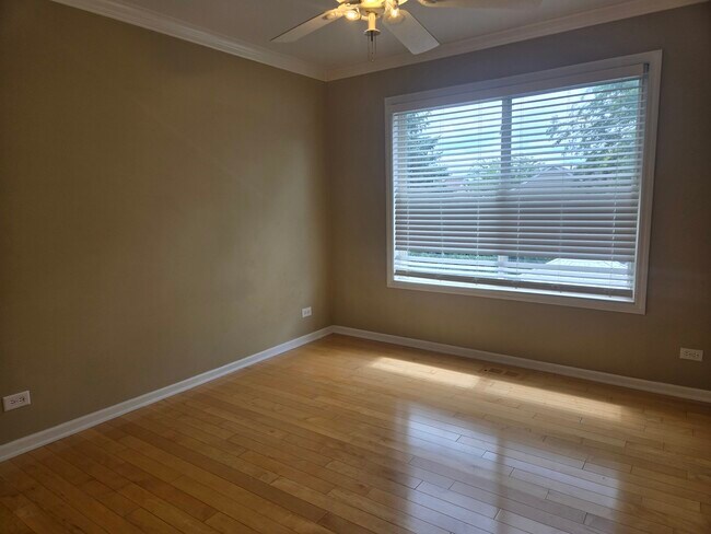 Building Photo - 217 Lexington Ct