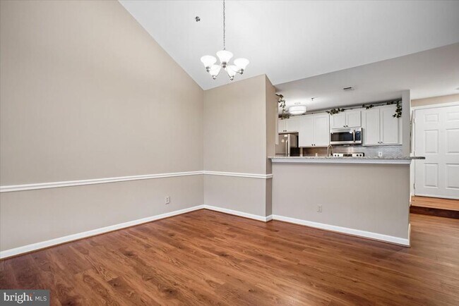 Building Photo - 1100 Quaker Hill Dr