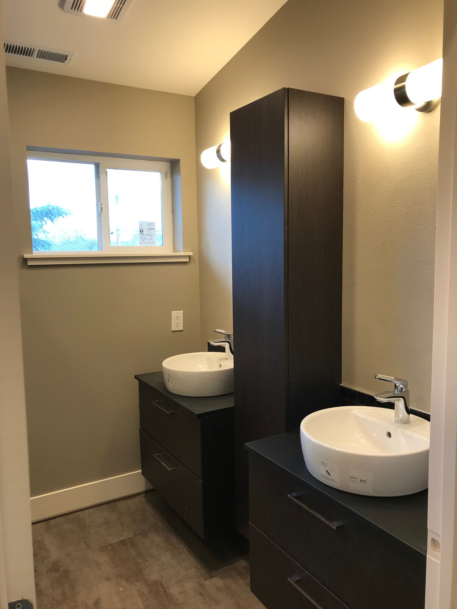 Building Photo - 412 Kirman Ave