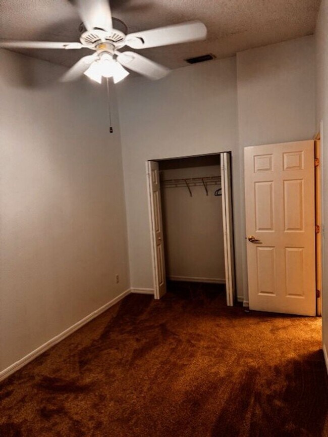 Building Photo - Luxury 3 bedroom 2 bathroom townhome avail...