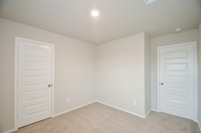 Building Photo - 25513 Blossom Ct