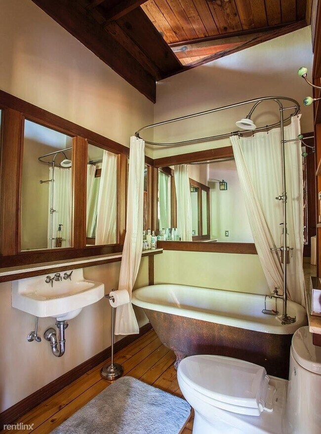 Building Photo - 625 Lovell Ave