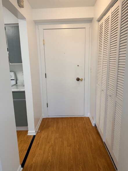 Building Photo - 1913 W 1st St