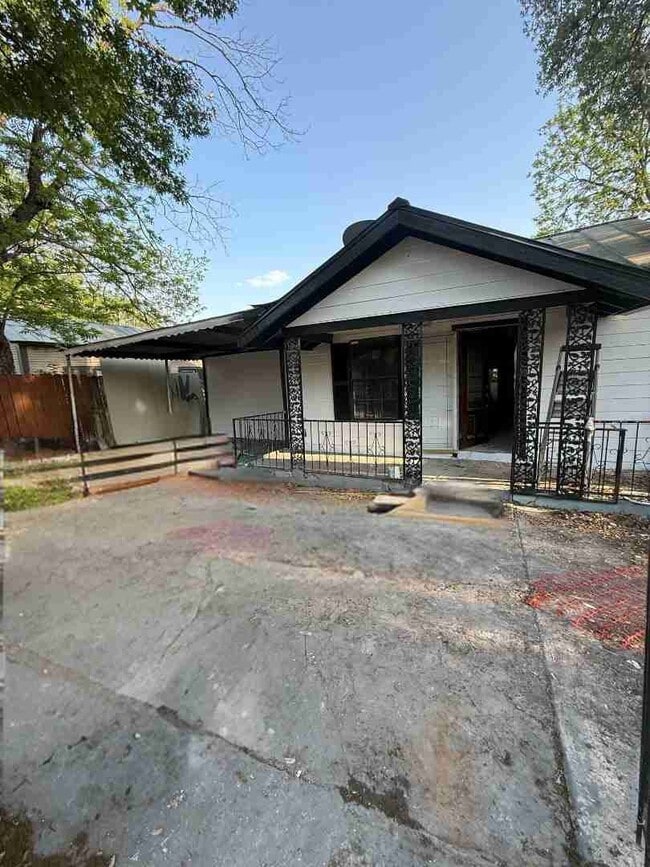 Primary Photo - 4 Bed, 2 Bath Home Near Downtown San Antonio