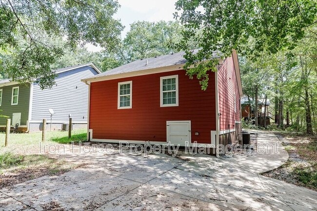 Building Photo - 205 Third Street