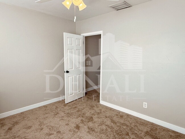 Building Photo - 1220 W Romo Jones St