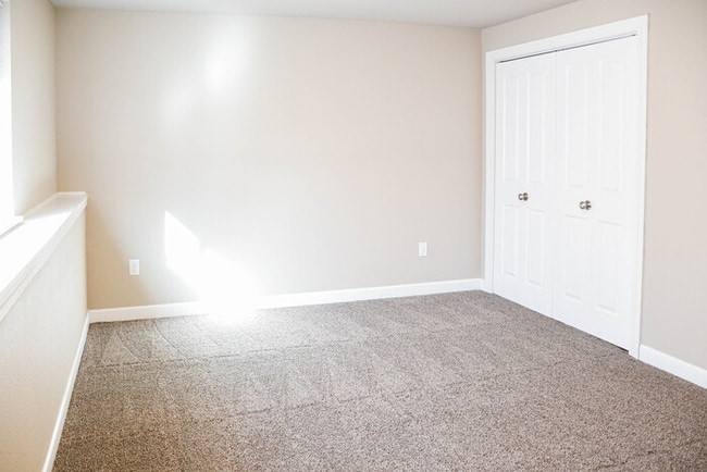 Building Photo - Gorgeous 2 Bed 2.5 Bath Home