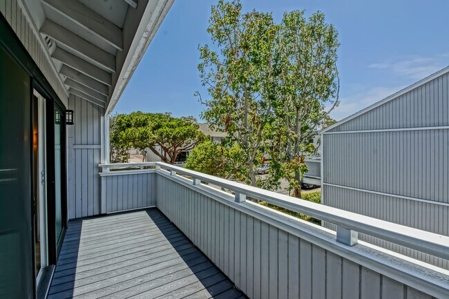 Building Photo - 14 Aries Ct