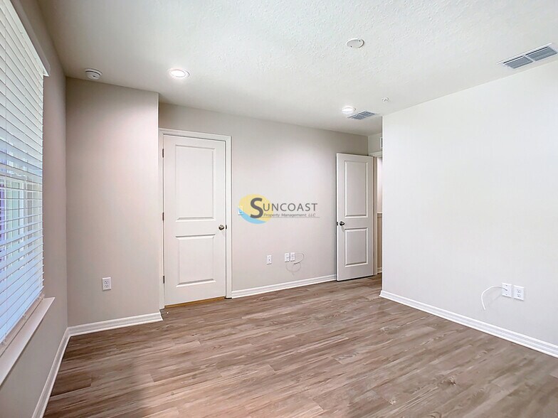 Building Photo - 3821 SW 43rd Ct