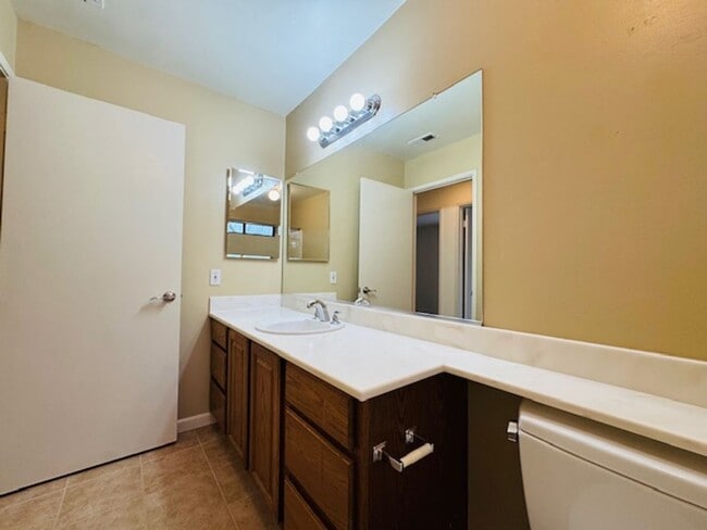 Building Photo - Wonderful 3 bedroom townhome in Main Chance Estates