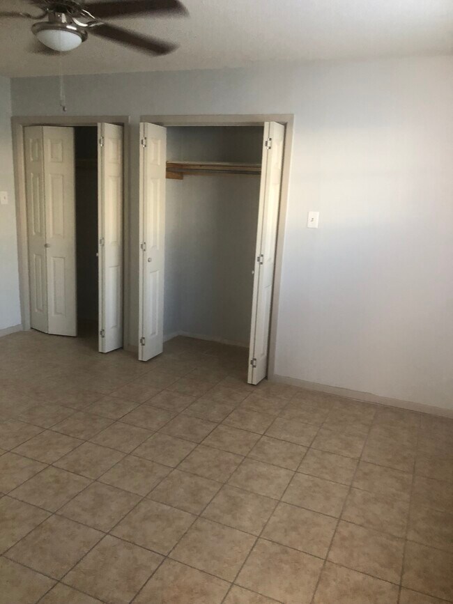 Master bedroom - 529 E Williamson Ave