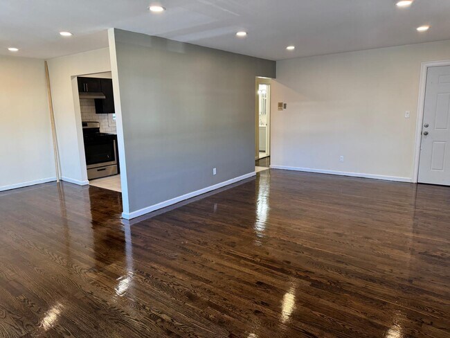 Building Photo - 89 McAdoo Ave