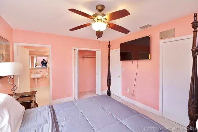 Building Photo - 842 NE 154th St