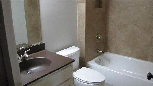 Building Photo - 6556 Bennington Bluff Ct
