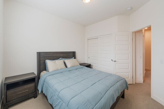 Building Photo - Newer townhome rental located in the gated One Seven Eight community!