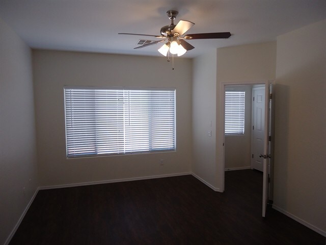 Building Photo - 17784 W Paradise Lane