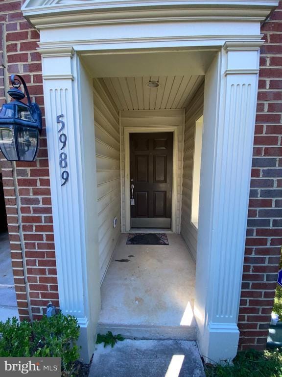 Building Photo - 5989 Meadow Brook Dr