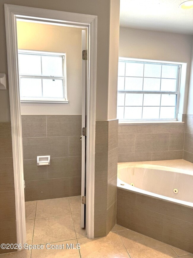 Building Photo - 320 Jennifer Dr