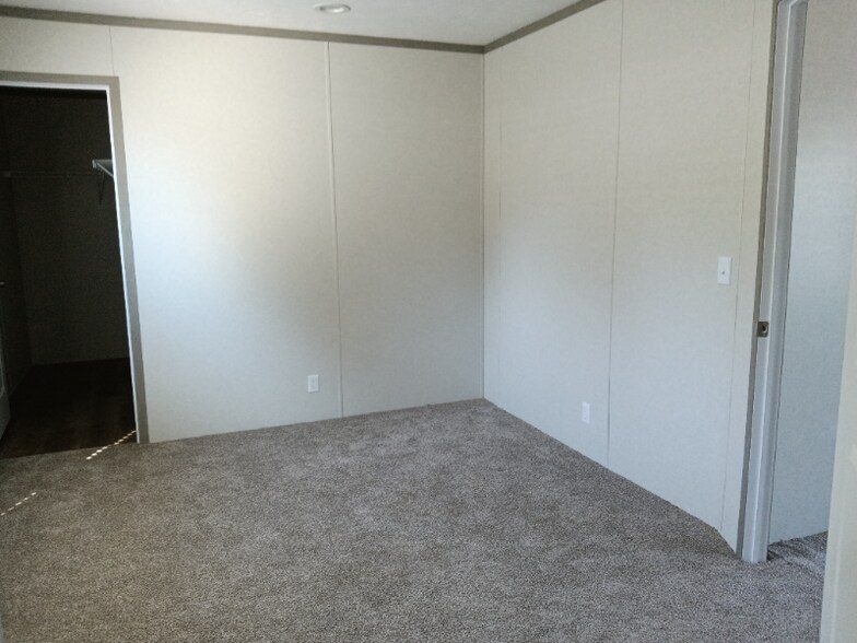 Building Photo - 72 Hunters Rill