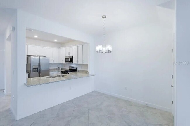 Building Photo - 3 Bedroom 2 Bath Townhome in AMENITY RICH Lorraine Lakes