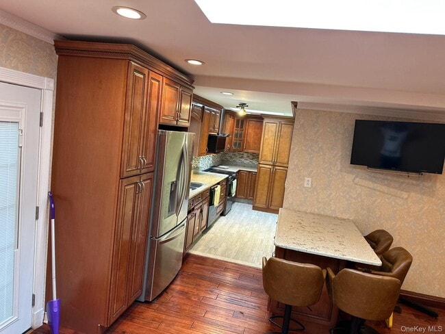 Building Photo - 899 Bowling Green Dr