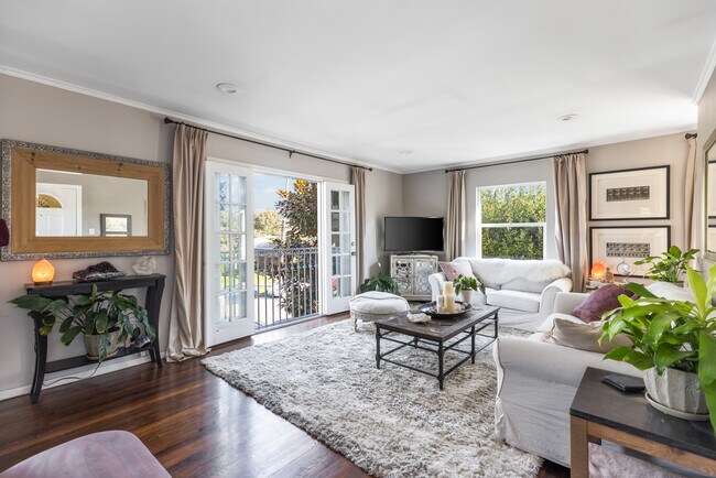 Building Photo - 842 12th St