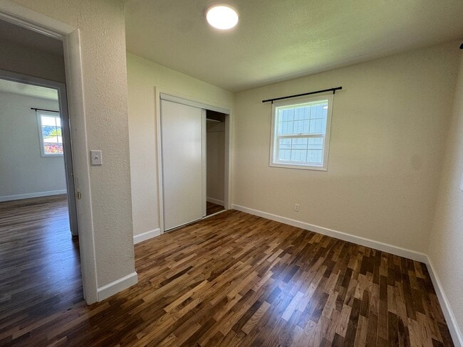 Building Photo - Recently remodeled 2-bedroom, 1-bathroom home