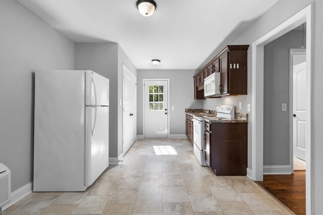 Building Photo - 26 Maple St