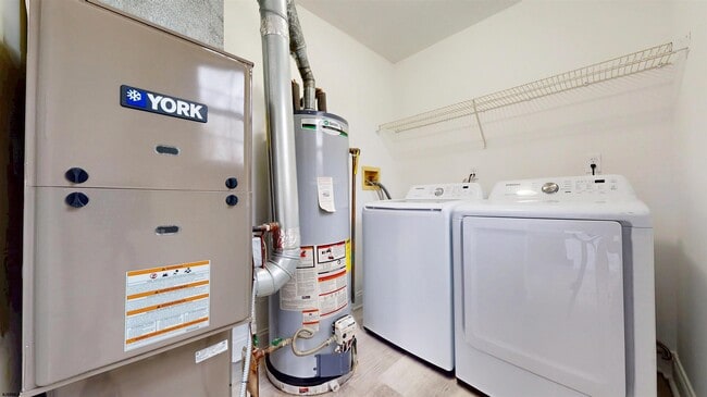 Building Photo - 450 Redwood Ave