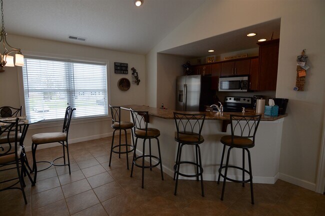 Building Photo - 12368 Bridgeview Dr N