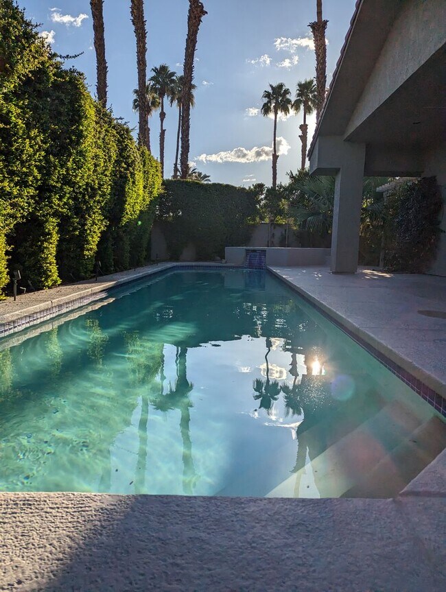 Building Photo - 1 Mission Palms Dr W