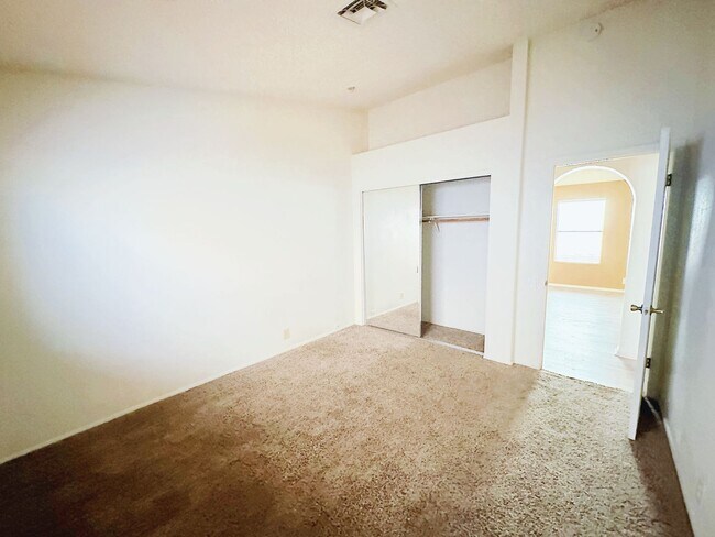 Building Photo - Coming Soon! Scottsdale Home 3/2 Bed/Bath - Available Now!