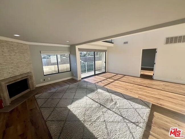 Building Photo - 390 S Sepulveda Blvd