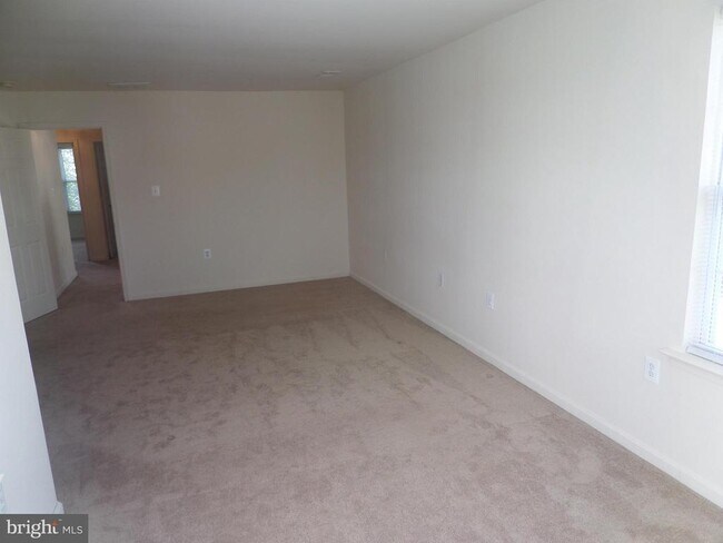 Building Photo - 675 McLeary Square SE