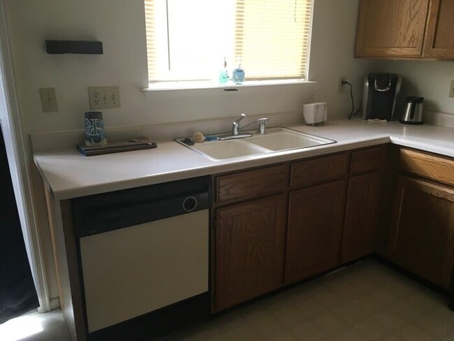 Building Photo - 2 Bed 1.5 Bath Townhouse in North Central Loveland