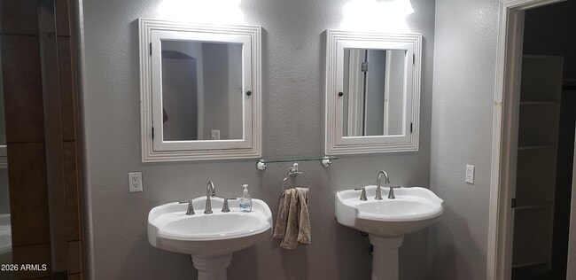 Building Photo - 7141 E Jacob Ave