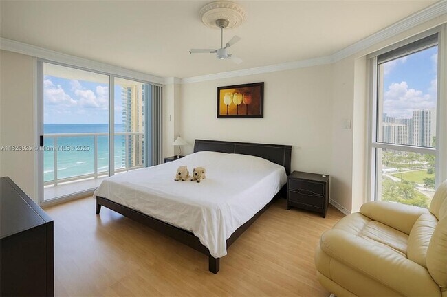 Building Photo - 16711 Collins Ave