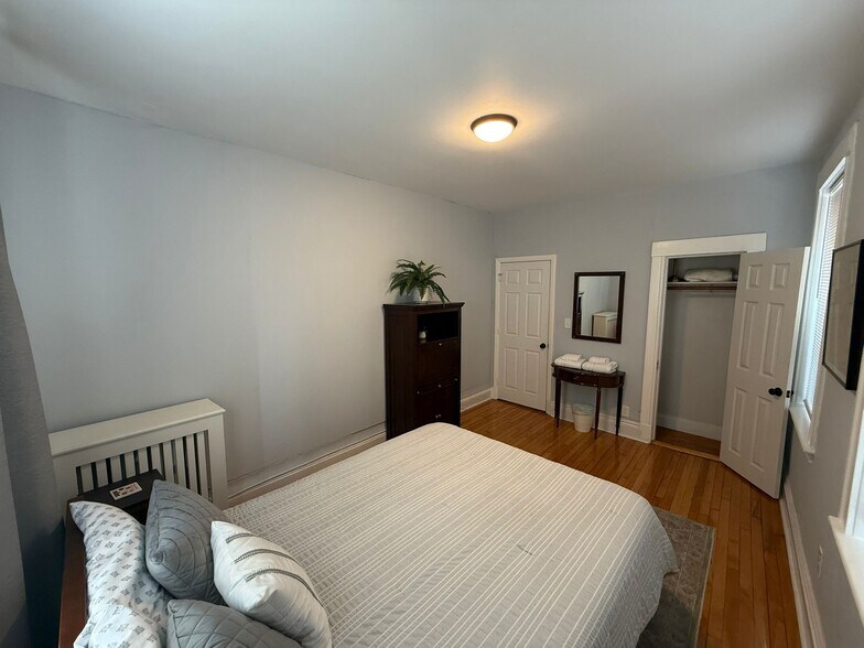 Building Photo - 32 Reedsdale St