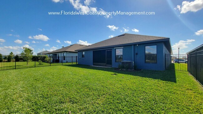 Building Photo - IMPRESSIVE  4 BED/3 BATH HOME WITH LARGE F...