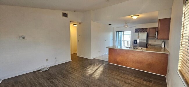 Building Photo - 4904 Vincennes Ct